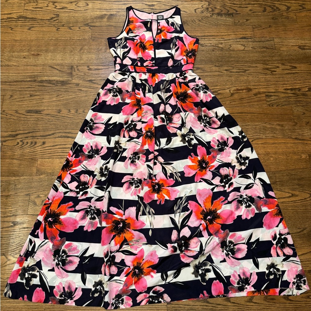 Vince Camuto Women’s Keyhole Floral on Black and White Flowy Maxi Dress, size 12